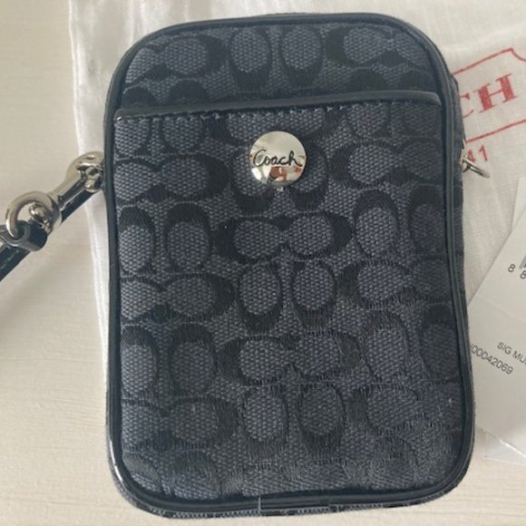 Coach Handbags - COACH wristlet - New